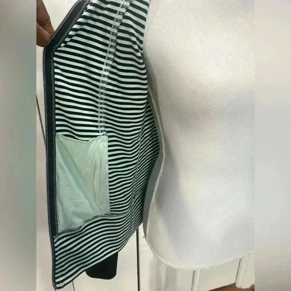 Lululemon Daily Yoga Jacket Sz 4 - Picture 8 of 8